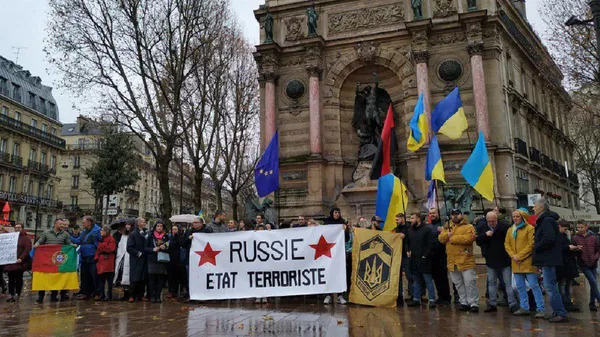 Антироссийская демонстрация, организованная украинской диаспорой в Париже. 8 декабря 2019