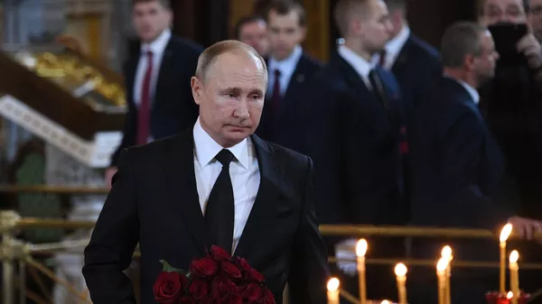 Президент РФ Владимир Путин на церемонии прощания с бывшим мэром Москвы Юрием Лужковым в храме Христа Спасителя. Президент РФ Владимир Путин на церемонии прощания с бывшим мэром Москвы Юрием Лужковым в храме Христа Спасителя.