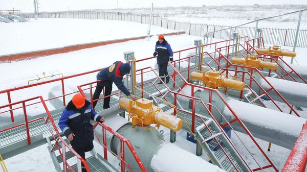 Рабочие на газоизмерительной станции Рабочие на газоизмерительной станции