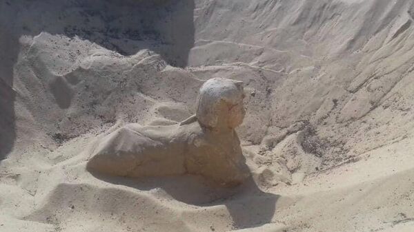Археологи нашли в Египте небольшую статую сфинкса