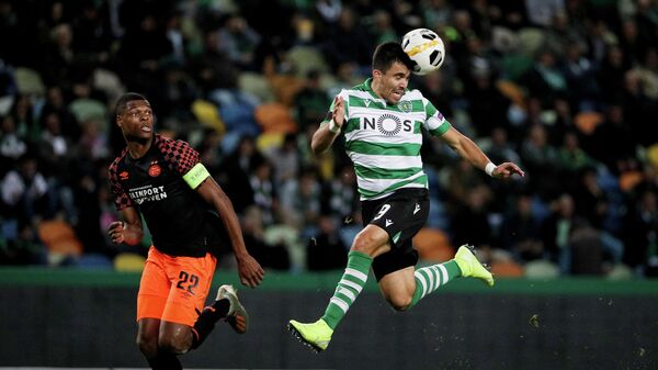 Sporting's Argentine midfielder Marcos Acuna (R) heads the ball beside PSV Eindhoven's Dutch defender Denzel Dumfries during the UEFA Europa League Group D football match between Sporting CP and PSV Eindhoven at the Jose Alvalade stadium in Lisbon, on November 28, 2019. (Photo by FILIPE AMORIM / AFP)