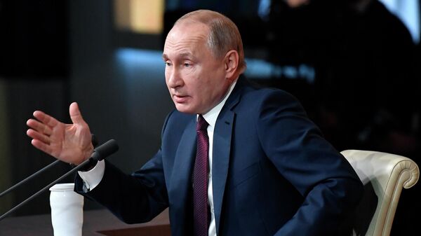Президент РФ Владимир Путин на ежегодной большой пресс-конференции Президент РФ Владимир Путин на ежегодной большой пресс-конференции