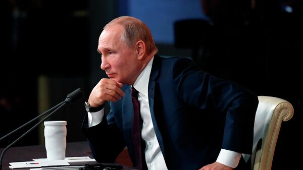 Президент РФ Владимир Путин на ежегодной большой пресс-конференции Президент РФ Владимир Путин на ежегодной большой пресс-конференции