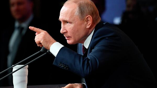 Президент РФ Владимир Путин на ежегодной большой пресс-конференции Президент РФ Владимир Путин на ежегодной большой пресс-конференции