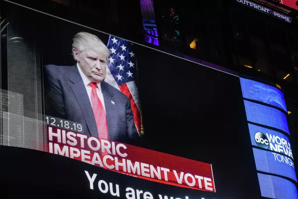 Экран с портретом президента США Дональда Трампа на площади Таймс-сквер в Нью-Йорке