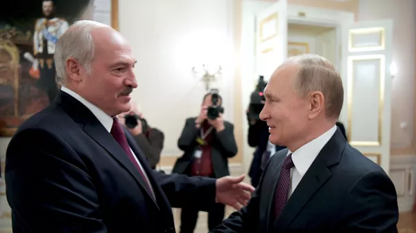 Президент РФ Владимир Путин и президент Белоруссии Александр Лукашенко во время встречи в Санкт-Петербурге Президент РФ Владимир Путин и президент Белоруссии Александр Лукашенко во время встречи в Санкт-Петербурге