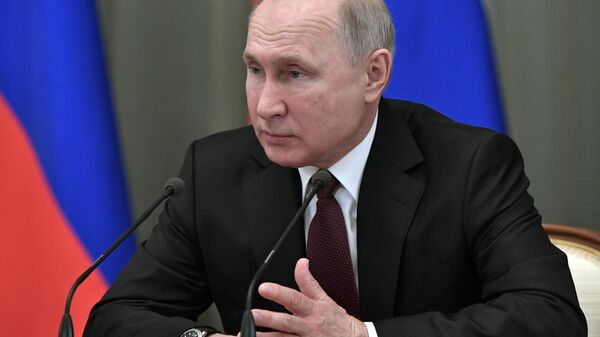 Власти не будут снижать планку по нацпроектам, заявил Путин