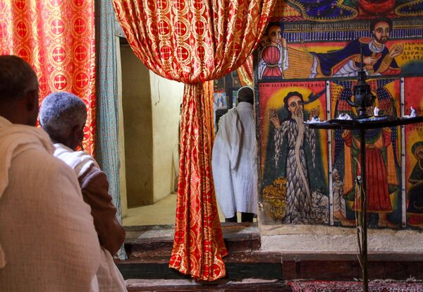 Служба в храме Девы Марии Сионской в Аксуме. Эфиопия
