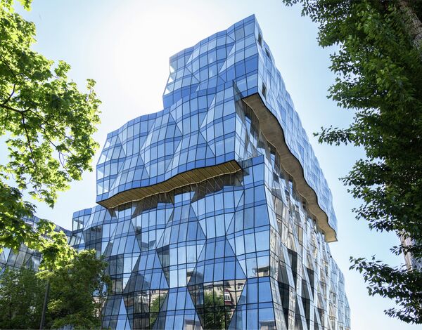 Фасад МФК Искра-Парк Фасад МФК Искра-Парк