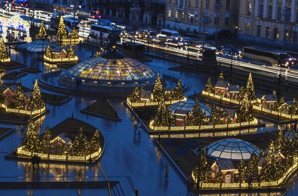 Новогоднее украшение центральных площадей и улиц Москвы Новогоднее украшение центральных площадей и улиц Москвы
