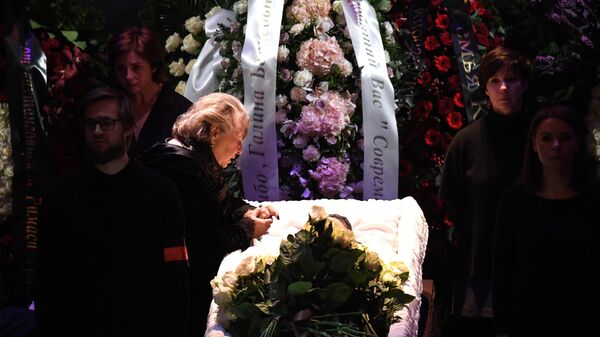 Тренер Татьяна Тарасова на церемонии прощания с художественным руководителем Московского театра Современник Галиной Волчек Тренер Татьяна Тарасова на церемонии прощания с художественным руководителем Московского театра Современник Галиной Волчек