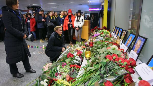 Память погибших в авиакатастрофе членов экипажа Boeing-737 почтили в Киеве Память погибших в авиакатастрофе членов экипажа Boeing-737 почтили в Киеве