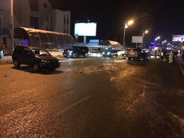 Массовое ДТП в районе остановки общественного транспорта Магнитогорская во Владивостоке. 12 января 2019 Массовое ДТП в районе остановки общественного транспорта Магнитогорская во Владивостоке. 12 января 2019