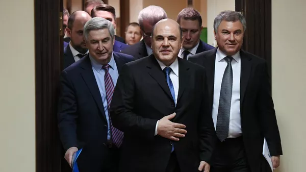 Первый заместитель председателя Государственной Думы РФ Иван Мельников, кандидат на пост премьер-министра РФ Михаил Мишустин и председатель Государственной Думы РФ Вячеслав Володин после встречи с членами фракции Единая Россия в Госдуме
