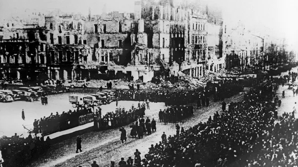 Парад Войска Польского на площади освобожденной Варшавы. 19 января 1945 Парад Войска Польского на площади освобожденной Варшавы. 19 января 1945