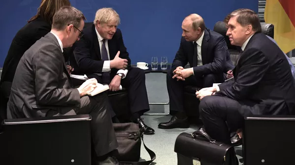 Президент РФ Владимир Путин и премьер-министр Борис Джонсон во время встречи на полях Международной конференции по Ливии в Берлине