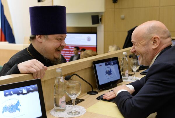 Глава синодального Отдела РПЦ по взаимоотношениям Церкви и общества протоиерей Всеволод Чаплин и председатель Мосгордумы Владимир Платонов на Рождественских парламентских слушаниях в Совете Федерации РФ Глава синодального Отдела РПЦ по взаимоотношениям Церкви и общества протоиерей Всеволод Чаплин и председатель Мосгордумы Владимир Платонов на Рождественских парламентских слушаниях в Совете Федерации РФ
