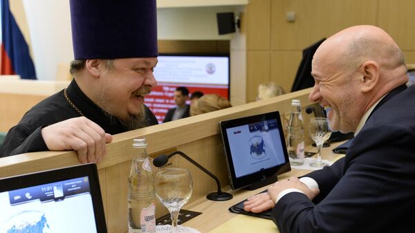 Глава синодального Отдела РПЦ по взаимоотношениям Церкви и общества протоиерей Всеволод Чаплин и председатель Мосгордумы Владимир Платонов на Рождественских парламентских слушаниях в Совете Федерации РФ Глава синодального Отдела РПЦ по взаимоотношениям Церкви и общества протоиерей Всеволод Чаплин и председатель Мосгордумы Владимир Платонов на Рождественских парламентских слушаниях в Совете Федерации РФ