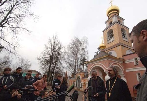 В патриаршей резиденции в Переделкино в момент объявления о кончине Алексия II В патриаршей резиденции в Переделкино в момент объявления о кончине Алексия II