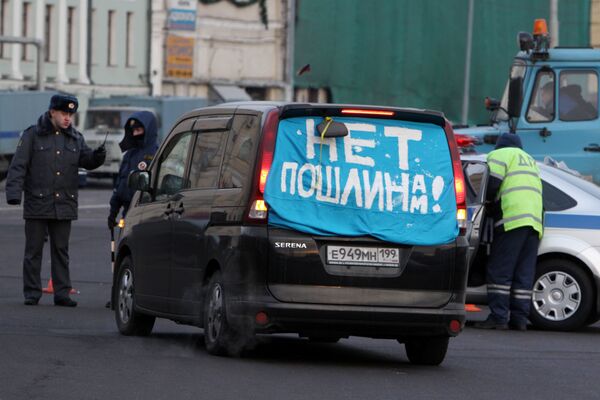 Акция протеста автомобилистов против повышения пошлин на иномарки. Архив Акция протеста автомобилистов против повышения пошлин на иномарки. Архив