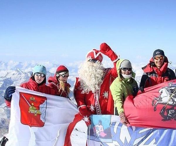 Встать на заре, лечь за полночь. Распорядок дня Деда Мороза Встать на заре, лечь за полночь. Распорядок дня Деда Мороза