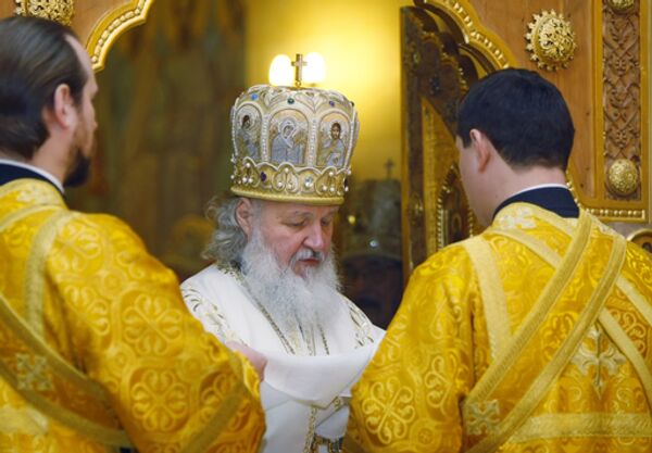 Местоблюститель Патриаршего престола митрополит Смоленский и Калининградский Кирилл во время Божественной литургии в Храме Христа Спасителя в день начала работы Поместного Собора Русской православной церкви Местоблюститель Патриаршего престола митрополит Смоленский и Калининградский Кирилл во время Божественной литургии в Храме Христа Спасителя в день начала работы Поместного Собора Русской православной церкви