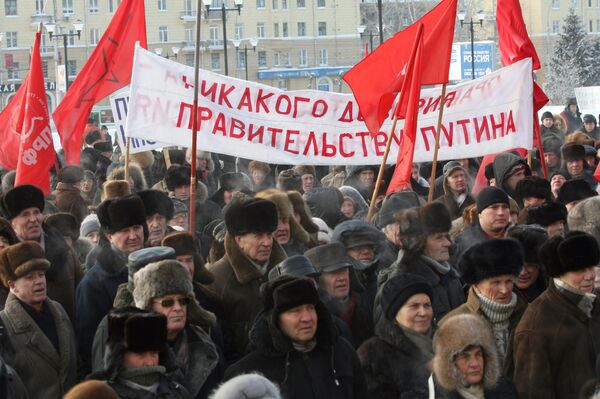 Митинг КПРФ против роста цен и тарифов ЖКХ прошел в Новосибирске Митинг КПРФ против роста цен и тарифов ЖКХ прошел в Новосибирске