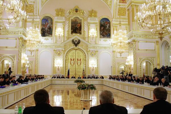 Президент РФ Дмитрий Медведев принимает участие в заседании Совета законодателей. Архив Президент РФ Дмитрий Медведев принимает участие в заседании Совета законодателей. Архив