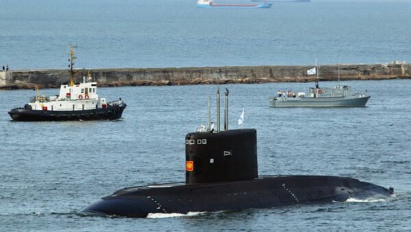 Подводная лодка в Калининградском морском канале Подводная лодка в Калининградском морском канале