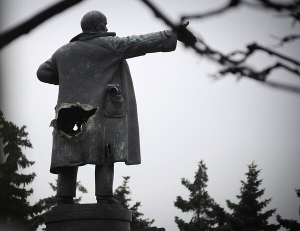 В Санкт-Петербурге взорвали памятник Ленину у Финляндского вокзала В Санкт-Петербурге взорвали памятник Ленину у Финляндского вокзала