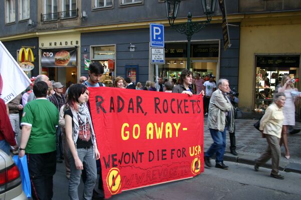 Манифестация противников радара ПРО прошла в Праге Манифестация противников радара ПРО прошла в Праге