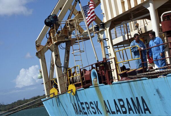 Cудно Maersk Alabama в порту Мамбаса Cудно Maersk Alabama в порту Мамбаса