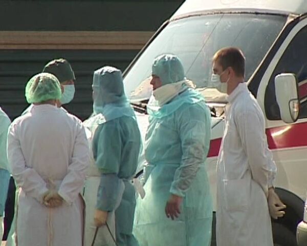 53 человек из поезда Благовещенск - Москва отвезли в больницу Кирова 53 человек из поезда Благовещенск - Москва отвезли в больницу Кирова