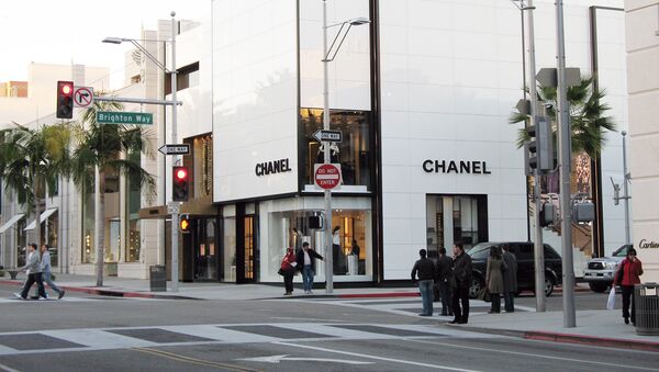 Магазин Chanel на Rodeo Drive в Лос-Анджелесе. Архивное фото Магазин Chanel на Rodeo Drive в Лос-Анджелесе. Архивное фото