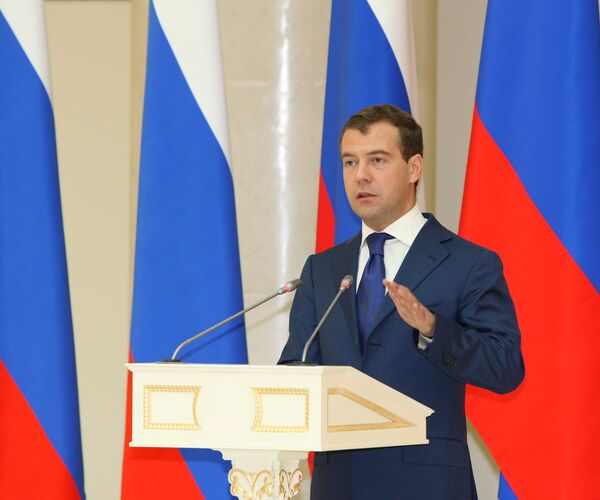Медведев отметил необходимость серийного производства военных кораблей Медведев отметил необходимость серийного производства военных кораблей