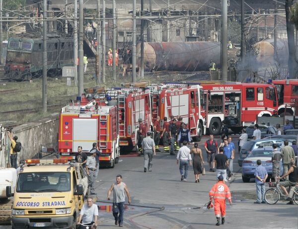Взрыв газовых цистерн на вокзале города Виареджо в Италии Взрыв газовых цистерн на вокзале города Виареджо в Италии