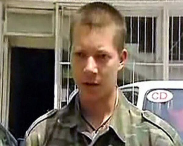Семья Артемьева замолчала после визита неизвестного в военной форме Семья Артемьева замолчала после визита неизвестного в военной форме