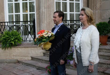 Президент РФ Дмитрий Медведев с супругой Светланой в подмосковной резиденции Горки Президент РФ Дмитрий Медведев с супругой Светланой в подмосковной резиденции Горки