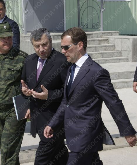 Рабочий визит президент РФ Дмитрия Медведева в Южную Осетию Рабочий визит президент РФ Дмитрия Медведева в Южную Осетию