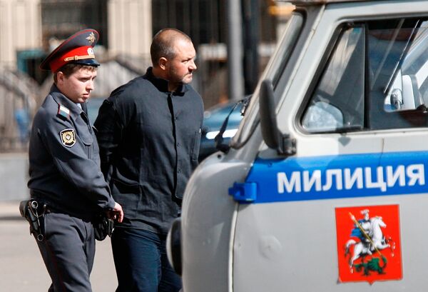 Подозреваемый в захвате сухогруза Арктик Си у здания СКП РФ Подозреваемый в захвате сухогруза Арктик Си у здания СКП РФ