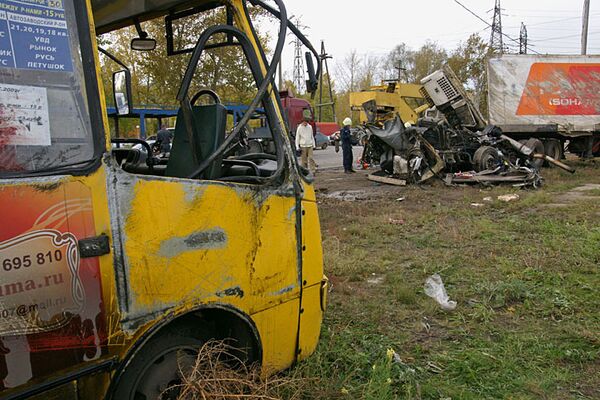 Столкновение автобуса и грузовика в Самарской области Столкновение автобуса и грузовика в Самарской области