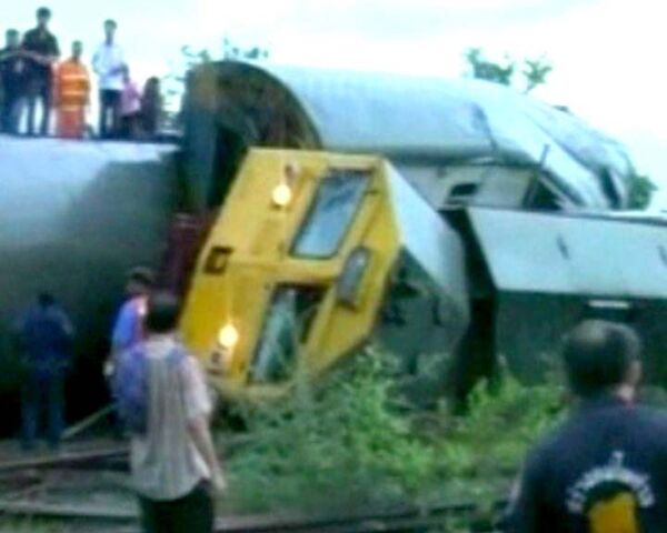 Крушение пассажирского поезда в Таиланде. Видео с места трагедии Крушение пассажирского поезда в Таиланде. Видео с места трагедии