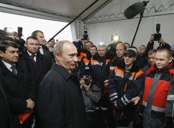 Премьер-министр РФ В.Путин на открытии участка автомобильной трассы аэропорт Храброво – Калининград Премьер-министр РФ В.Путин на открытии участка автомобильной трассы аэропорт Храброво – Калининград