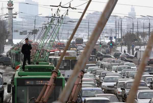 Автомобильные пробки в центре города Автомобильные пробки в центре города