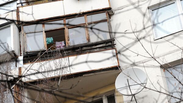 Окно дома, откуда офицер выбросил двух детей Окно дома, откуда офицер выбросил двух детей