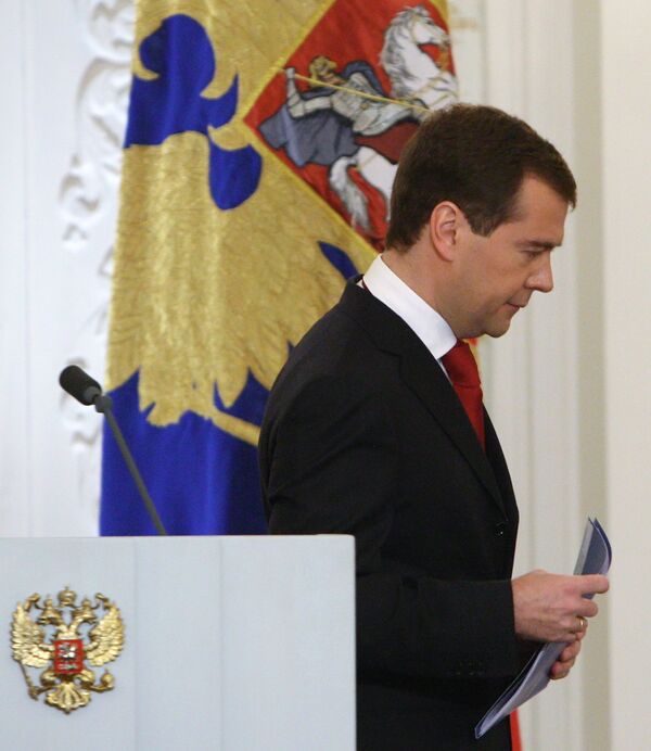 Президент РФ Дмитрий Медведев обратился с посланием к Федеральному Собранию Президент РФ Дмитрий Медведев обратился с посланием к Федеральному Собранию