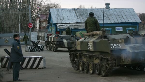 Обстановка у складов боеприпасов воинской части. Архивное фото Обстановка у складов боеприпасов воинской части. Архивное фото