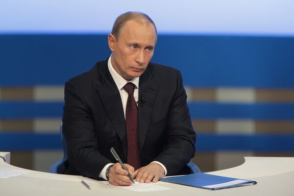 Премьер-министр РФ Владимир Путин отвечает на вопросы россиян в прямом эфире Премьер-министр РФ Владимир Путин отвечает на вопросы россиян в прямом эфире
