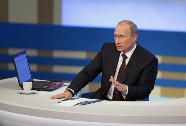 Премьер-министр РФ Владимир Путин отвечает на вопросы россиян в прямом эфире Премьер-министр РФ Владимир Путин отвечает на вопросы россиян в прямом эфире