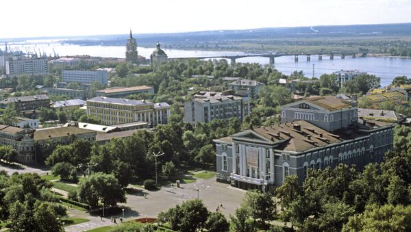 Вид на Пермский театр оперы и балета и на реку Каму Вид на Пермский театр оперы и балета и на реку Каму